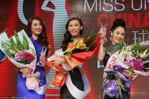 Kết quả là, không ít cuộc thi đã nhận 'trái đắng'. Ở tuổi 19, Hứa Nãi Thanh vượt qua nhiều ứng viên đăng quang Hoa hậu Hoàn vũ Trung Quốc 2014. Nhưng danh hiệu của cô vấp phải sự chỉ trích từ dư luận khi họ cho rằng cô không đủ xinh đẹp để đại diện cho nhan sắc nước này.