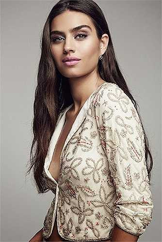 Sự xuất hiện của Amine Gulse cũng khiến dư luận bớt hoài nghi về câu chuyện cướp bồ đồng đội của Ozil