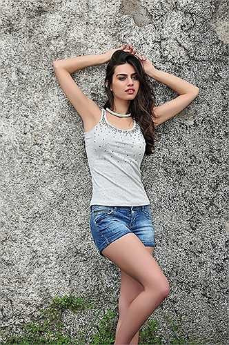 Hồi tháng 10 năm ngoái, tờ Bild tố Ozil 'đong đưa' Melanie Rickinger, người tình của cựu hậu vệ Bayern, Christian Lell