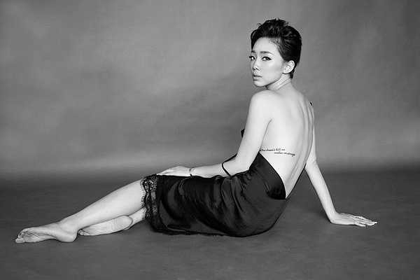 Tuy nhiên, hiện tại, Tóc Tiên đã khắc phục được những điểm yếu này. Cô tự tin hơn và luôn tỏa sáng mỗi khi xuất hiện tại các sự kiện hay trong những bộ ảnh. 