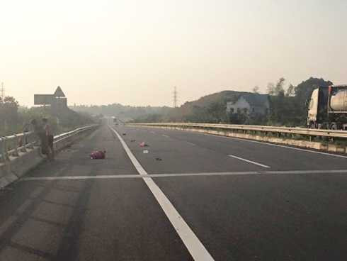 Xe Audi gây tai nạn rồi bỏ trốn: Người đi bộ trên cao tốc có lỗi?