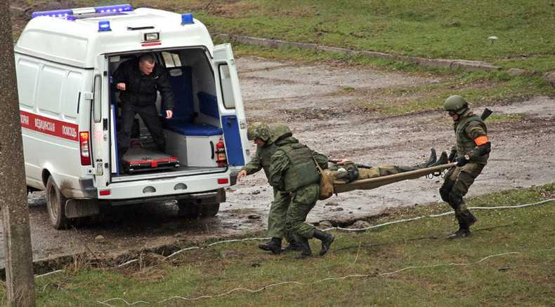 Đưa các nạn nhân đi cấp cứu