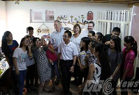 Đại sứ Hoa Kỳ, ngài Ted Osius, bà Rena Bitter, Tổng lãnh sự Hoa Kỳ, Việt Nam, thăm tổ chức học tập, cộng đồng, Đà Nẵng