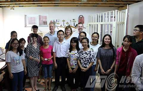 Đại sứ Hoa Kỳ, ngài Ted Osius, bà Rena Bitter, Tổng lãnh sự Hoa Kỳ, Việt Nam, thăm tổ chức học tập, cộng đồng, Đà Nẵng