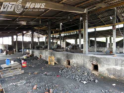 Còn đây là dãy lò được cho là sản xuất quặng - Ảnh MK