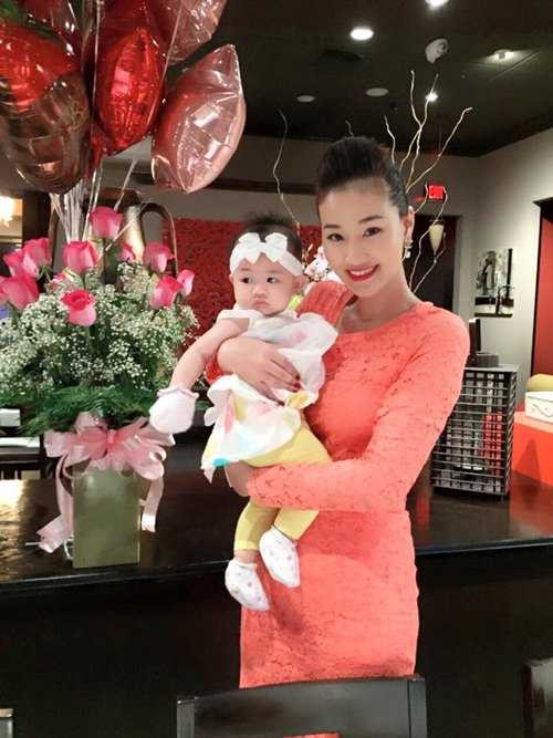 Maya và cô con gái Bồ Câu.