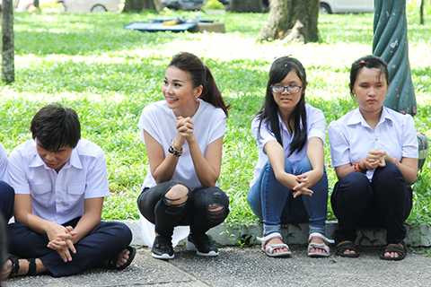 Trong hoạt động xã hội của chương trình VNTM vừa diễn ra, vị chủ khảo Thanh Hằng đã xuất hiện với hình ảnh đời thường rất gần gũi và giản dị.