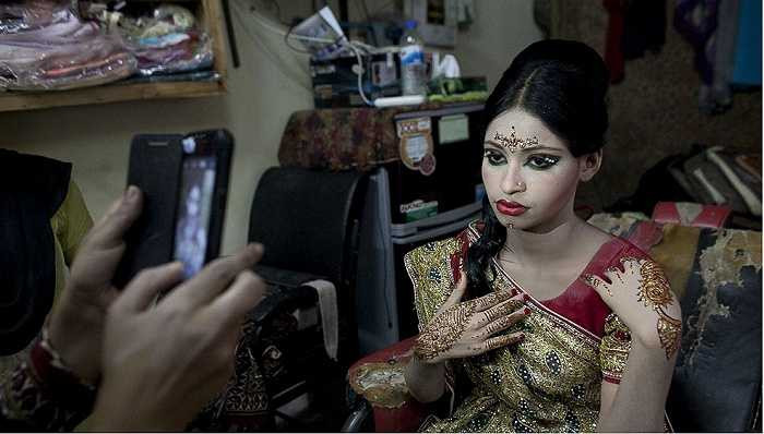 Cô dâu không nở nụ cười hạnh phúc trong ngày cưới