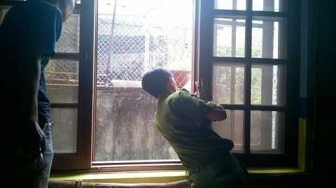 Công an tiến hành xem xét, kiểm tra hiện trường