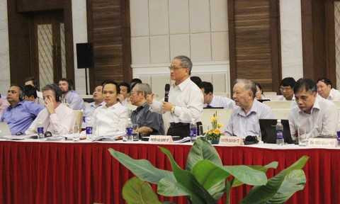 Một số chuyên gia, trong đó có TS. Lê Đăng Doanh - nguyên Viện trưởng Viện Nghiên cứu quản lý kinh tế Trung Ương cho rằng, để bảo vệ các doanh nghiệp trong nước trong hội nhập, Việt Nam cần sử dụng các hàng rào phi thuế quan, điều mà các nước khác vẫn làm. Một số chuyên gia, trong đó có TS. Lê Đăng Doanh - nguyên Viện trưởng Viện Nghiên cứu quản lý kinh tế Trung Ương cho rằng, để bảo vệ các doanh nghiệp trong nước trong hội nhập, Việt Nam cần sử dụng các hàng rào phi thuế quan, điều mà các nước khác vẫn làm.