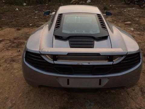 Một số mẫu siêu xe hiếm lạ, chưa từng bắt gặp trong giới chơi xe trong nước như McLaren MP4-12C đã xuất hiện tại Việt Nam theo con đường tạm nhập, tái xuất này. Một số mẫu siêu xe hiếm lạ, chưa từng bắt gặp trong giới chơi xe trong nước như McLaren MP4-12C đã xuất hiện tại Việt Nam theo con đường tạm nhập, tái xuất này.