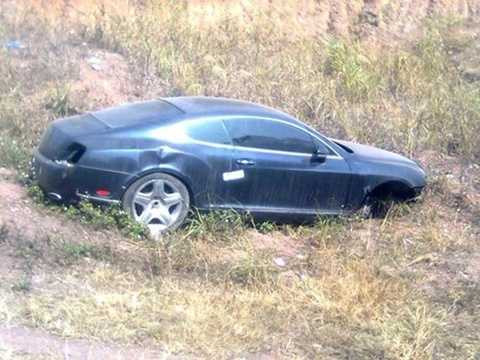 Trong quãng đường vận chuyển, một số chiếc xe đã bị hư hỏng nặng và bị bỏ lại ở chốn rừng thiêng nước độc. Trong quãng đường vận chuyển, một số chiếc xe đã bị hư hỏng nặng và bị bỏ lại ở chốn rừng thiêng nước độc.