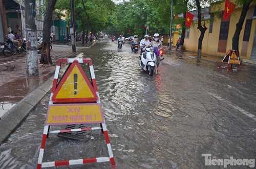 Hàng loạt biển báo được đặt trên các tuyến đường. Hàng loạt biển báo được đặt trên các tuyến đường.