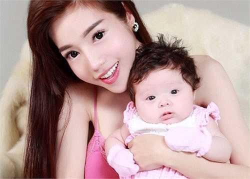 Nhan sắc hiện tại của Elly Trần khiến người khác ghen tỵ.