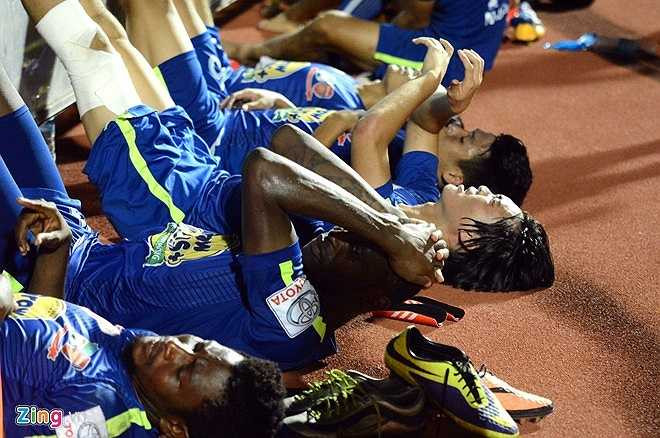 Từ khi HLV Nguyễn Quốc Tuấn lên dẫn dắt CLB HAGL, đội bóng đã có hai chiến thắng quan trọng qua đó rộng cửa trụ hạng khi hơn đội cuối bảng Đồng Nai 3 điểm. V.League 2015 chỉ còn 3 vòng đấu.