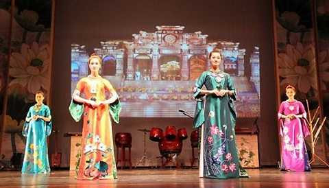 Một buổi trình diễn áo dài trong Ngày Việt Nam tại Hoa Kỳ. (Ảnh minh họa)