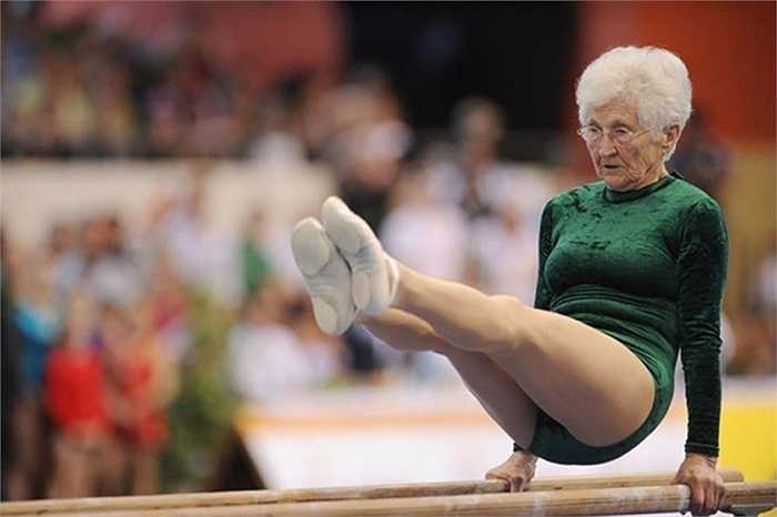 Cụ Johannas Quaas sinh năm 1925 là vận động viên thể dục dụng cụ cao tuổi nhất khi thi đấu trong một sự kiện thể thao ở Đức vào ngày 25/3/2012