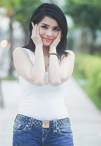 Người phụ nữ Hà thành gây ấn tượng với vẻ ngoài trẻ trung, cách ăn mặc cá tính. Kiều Thanh cho biết, có lẽ do cô luôn hướng thiện nên nhan sắc lúc nào cũng tươi tắn.