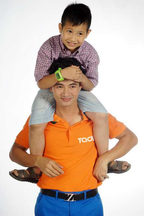 Xuân Bắc tình tứ bên cô giáo hotgirl