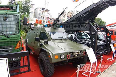 Kỷ niệm 70 năm Cách mạng Tháng Tám và Quốc khánh 2/9, tối 28/8, triển lãm Thành tựu kinh tế - <a href='https://vtcnews.vn/xa-hoi.2.0.html' >xã hội</a> 2015 với chủ đề “Đổi mới, hội nhập và phát triển” được khai mạc tại Trung tâm Hội chợ triển lãm Việt Nam. Triển lãm có khoảng 80 gian hàng, trưng bày trên diện tích 12.000 m2 trong nhà và 3.000 m2 ngoài trời. Khu vực ngoài trời là nơi Bộ Quốc phòng và Bộ Công an trưng bày dàn xe đặc chủng, phục vụ Lực lượng vũ trang nhân dân.