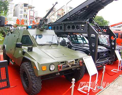 Xe chống đạn RAM 2000 MK3 trang bị 3 súng máy. Đây được coi là biểu tượng cho sự hợp tác quốc phòng giữa Việt Nam và Israel. Trong lượng không tải là 4,8 tấn, chiều dài xe trên 5,8 m. Loại xe này vừa có khả năng chống đạn, lội nước 1.000 m và leo dốc nghiêng, vượt chướng ngại vật. Tốc độ tối đa 100 km/hh. Xe có 8 chỗ, phục vụ cho lực lượng an ninh, cảnh sát chống khủng bố và bạo loạn.