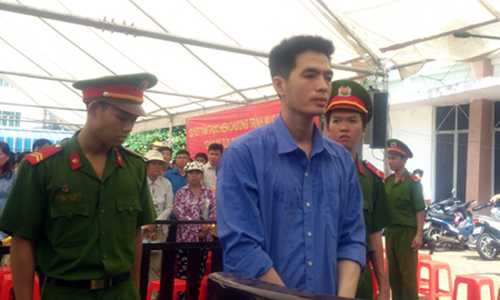 Bị cáo Nguyễn Văn Anh trước vành móng ngựa