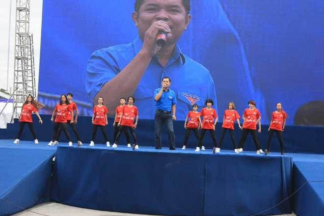 Sơn Tùng MTP 'cháy' hết mình cùng 15.000 sinh viên trong 'Tôi yêu Tổ quốc tôi'