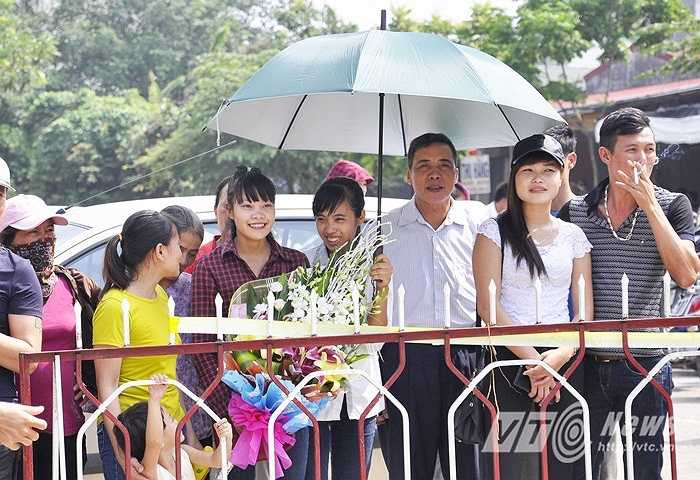 Những nụ cười hành phúc của gia đình các phạm nhân được đặc xá nhân dịp Quốc khánh 2/9.