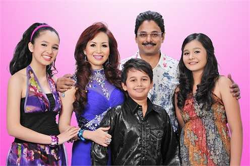 Sau này, chính Hoa hậu Diệu Hoa đã tâm sự với tôi – anh thanh niên người Ấn Độ đó chính là Maneesh Dane lúc bấy giờ đã là giám đốc Văn phòng đại diện của công ty JF Tranding tại Hà Nội. Anh làm quen với Diệu Hoa chính buổi tối hôm đó. Lúc bấy giờ, Diệu Hoa cùng với Bùi Bích Phương ra chào khán giả và trả lời các câu hỏi của người dẫn chương trình. 