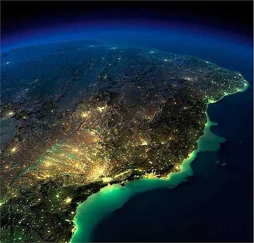 Khu vực phía Đông của Nam Mỹ về đêm