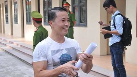 Phạm nhân Đỗ Xuân Thắng hoàn tất các thủ tục để về đoàn tụ với gia đình. Phạm nhân Đỗ Xuân Thắng hoàn tất các thủ tục để về đoàn tụ với gia đình.