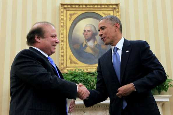 Tổng thống Barack Obama (phải) trong một cuộc gặp với Thủ tướng Pakistan Nawaz Sharif