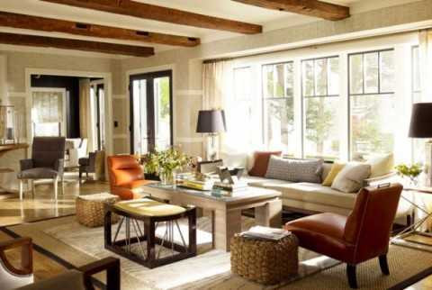 Nếu trần nhà phòng khách có xà ngang sẽ tạo cảm giác bị đè nén, chia tách các thành viên trong gia đình.