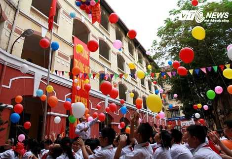 Học sinh Việt Nam trong ngày khai giảng năm học mới