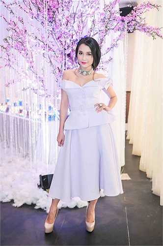 Pé Sam vừa xuất hiện tại buổi họp báo khởi động chương trình Cùng nhau tỏa sáng mùa thứ 2 diễn ra vào chiều qua (31/8)