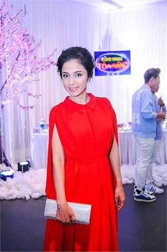 Nữ diễn viên Việt Trinh xinh đẹp rạng ngời bất chấp tuổi tác.