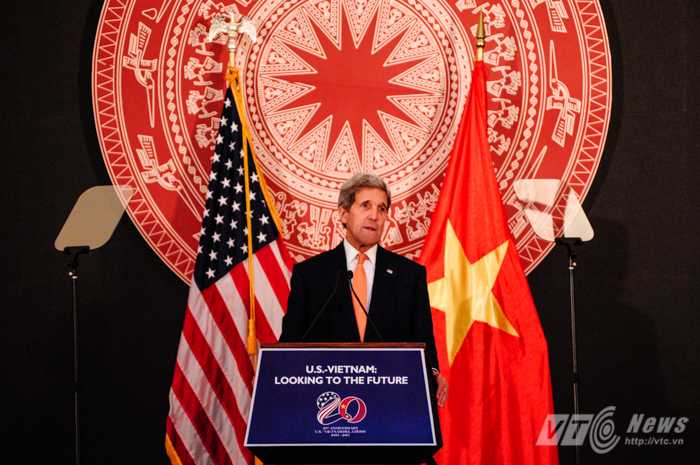Ngoại trưởng Mỹ John Kerry phát biểu trong chuyến thăm Việt Nam tháng 8 vừa qua - Ảnh: Tùng Đinh