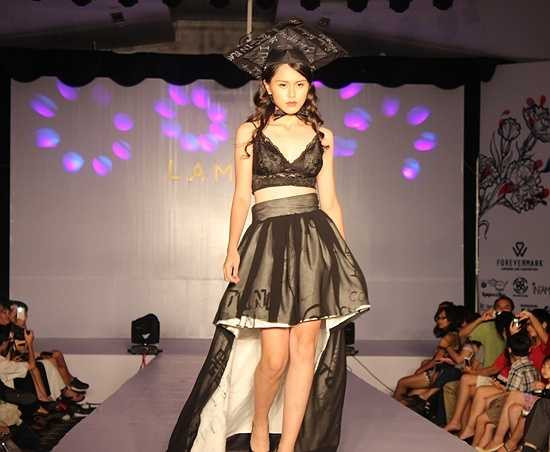 Những thiết kế đẹp mắt, bay bổng do chính các bạn học sinh cấp 3 thiết kế và trình diễn