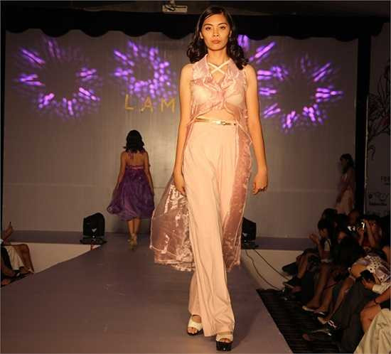 Hương Giang – Đại sứ thân thiện của Ngày hội Anh tài 2014 ấn tượng trong bộ váy mang phong cách búp bê truyền thống Nhật Bản