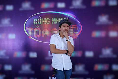 Chiều qua, khi xuất hiện tại buổi họp báo, nam danh hài tỏ ra vô tư và háo hức khi ngồi ghế nóng một gameshow truyền hình thú vị. Nhưng anh vẫn lấp lửng về chuyện tình cảm trước những câu hỏi của báo giới.