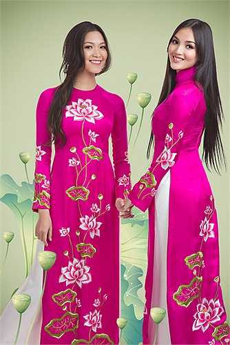 Cách sử dụng màu trên đã đem đến thành công cho bộ sưu tập áo dài lần này của NTK Đức Hùng.