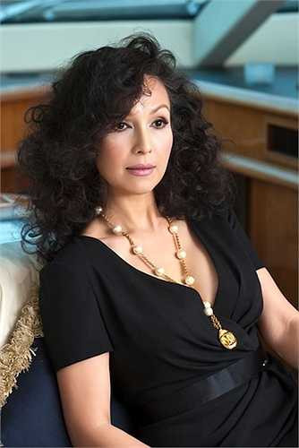 Ở tuổi U60, chị vẫn giữ được vẻ đẹp sang trọng, đài các.