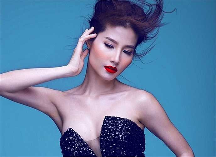 Người đẹp 9x vô cùng dạn dĩ trong cách ăn mặc.