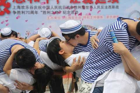 70 cặp vợ chồng cùng tham gia sự kiện được tổ chức ở Thượng Hải 70 cặp vợ chồng cùng tham gia sự kiện được tổ chức ở Thượng Hải