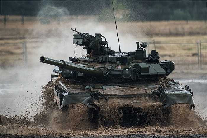 Xe tăng T-90 Vladimir là loại xe tăng chiến đấu chủ lực thế hệ thứ 3 của Nga, được chế tạo vào cuối năm 1980 đầu những năm 1990. Đây là mẫu xe tăng hiện đại hóa T-72B