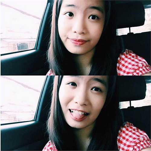 Nhìn những tấm hình của Thu Cầm chụp cùng bè bạn luôn thấy hình ảnh của một nữ sinh tươi cười và hòa đồng.