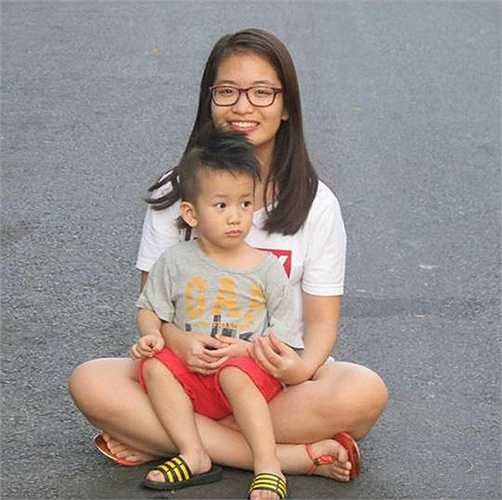 Khi cô con gái lớn Thu Cầm hơn 10 tuổi, vợ chồng Duy Mạnh mới sinh tiếp cậu con trai.