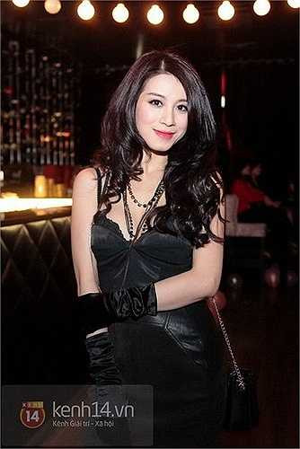 Hiện tại, Ngọc Anh đang có một cuộc sống gia đình viên mãn với người đứa con một trai, một gái xinh xắn, kháu khỉnh.