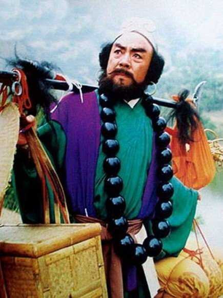 Trong hành lý bao gồm cả sách kinh.