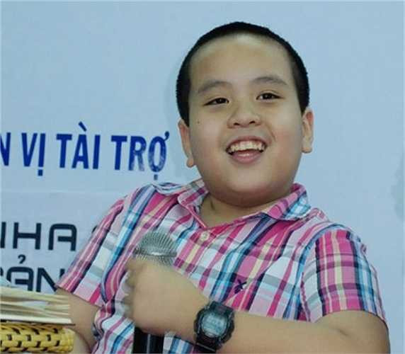 Thần đồng Đỗ Nhật Nam là học sinh trường Saint Paul The Apostle, bang Texas (Mỹ). Cậu được biết đến là người nói tiếng Anh như gió, hùng biện giỏi, dịch giả tài năng mà còn có khả năng làm thơ hay, sâu sắc.